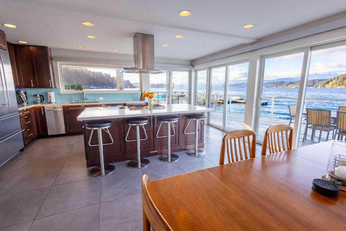 Walls of Glass Hood Canal Vacation Rental - Housity