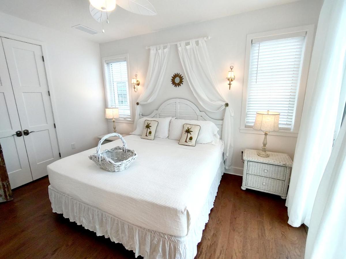 Bungalow Beach Resort - Housity