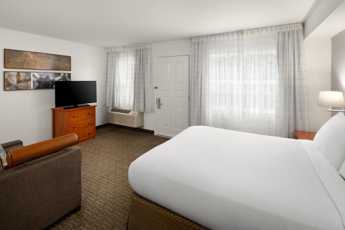 TownePlace Suites by Marriott Seattle Southcenter - Housity