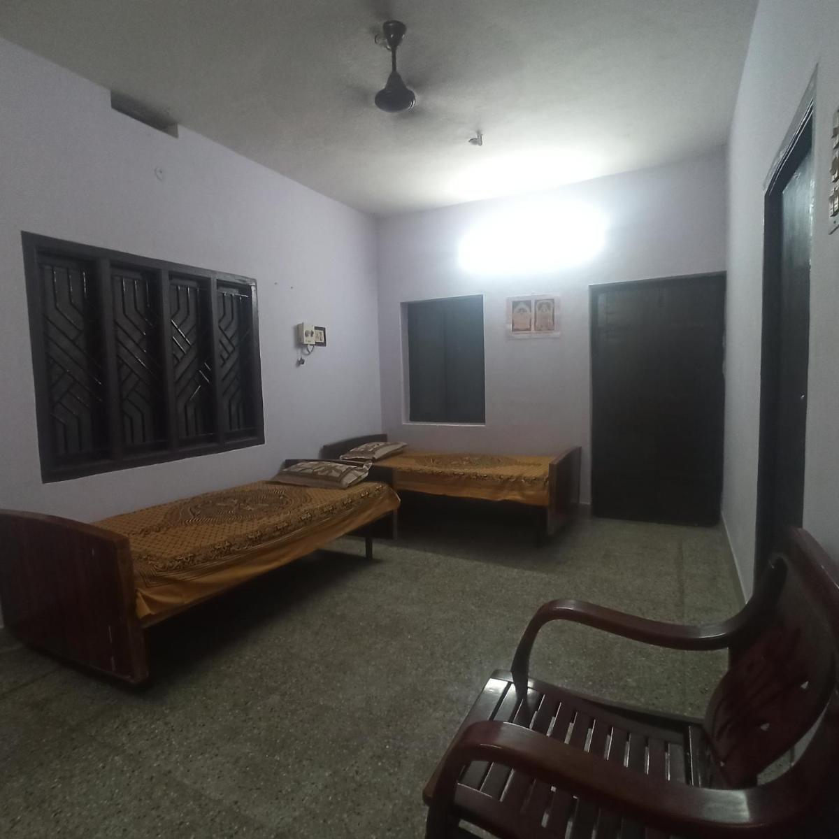 Eastern service flat - Housity