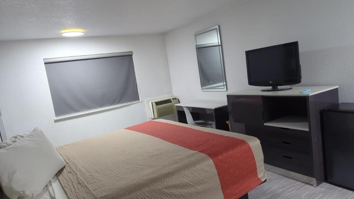 Evergreen Inn & Suites Portland - Housity