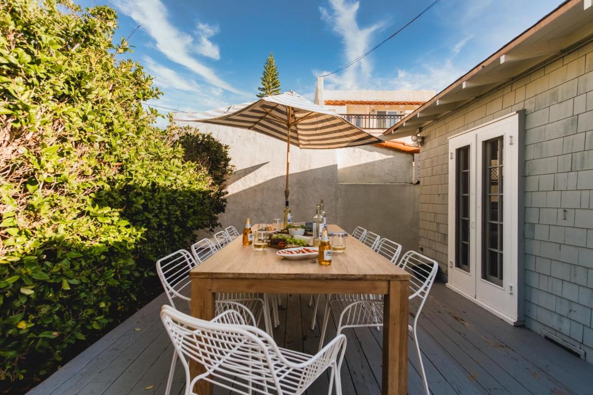Topaz By AvantStay Adorable Cottage Walking Distance to Beach w Large Patio - Housity