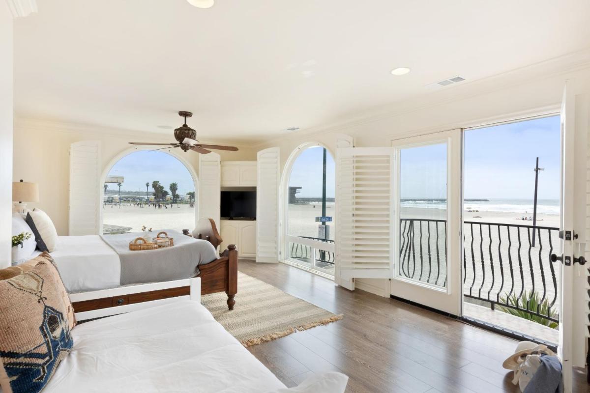Shoreline by AvantStay Spectacular Beachfront Home w Fire Pit Spa Pool Table - Housity