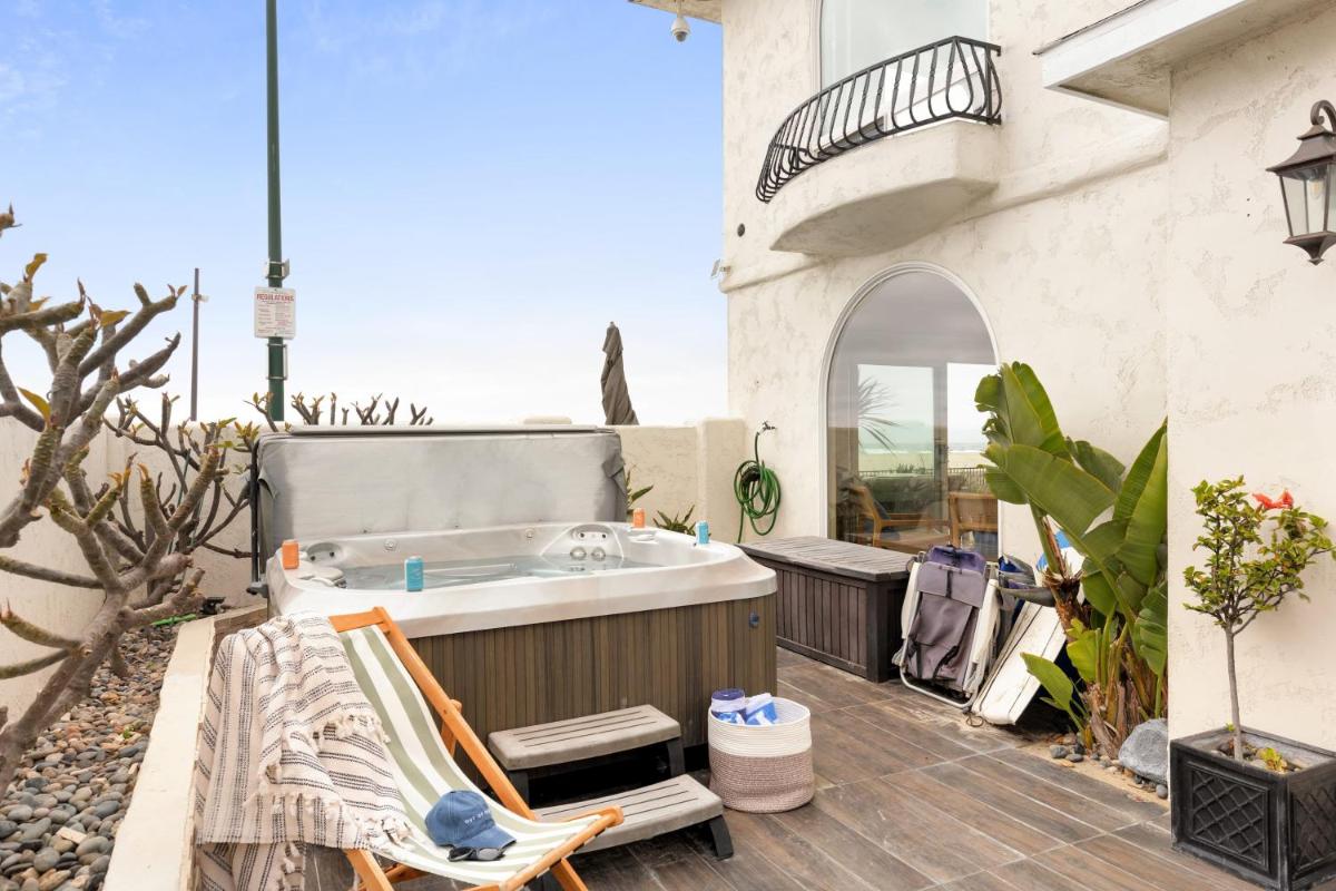 Shoreline by AvantStay Spectacular Beachfront Home w Fire Pit Spa Pool Table - Housity
