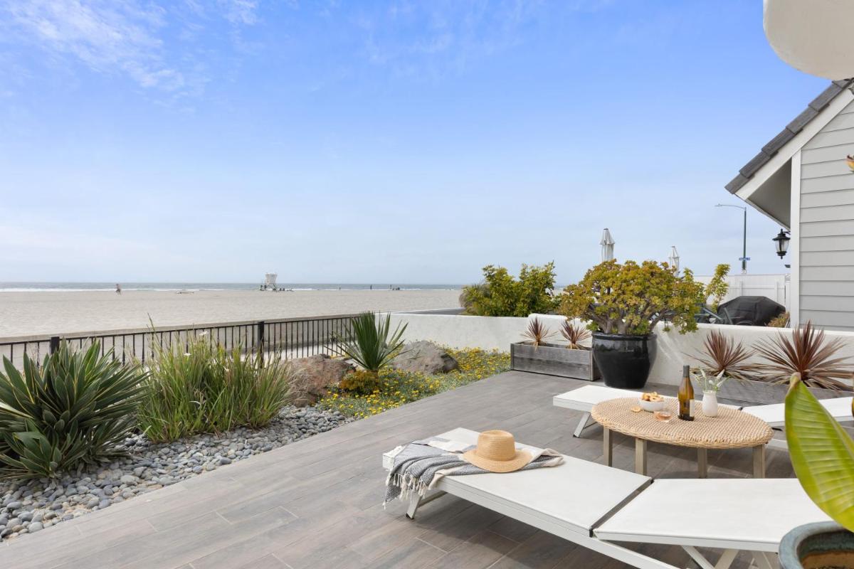 Shoreline by AvantStay Spectacular Beachfront Home w Fire Pit Spa Pool Table - Housity