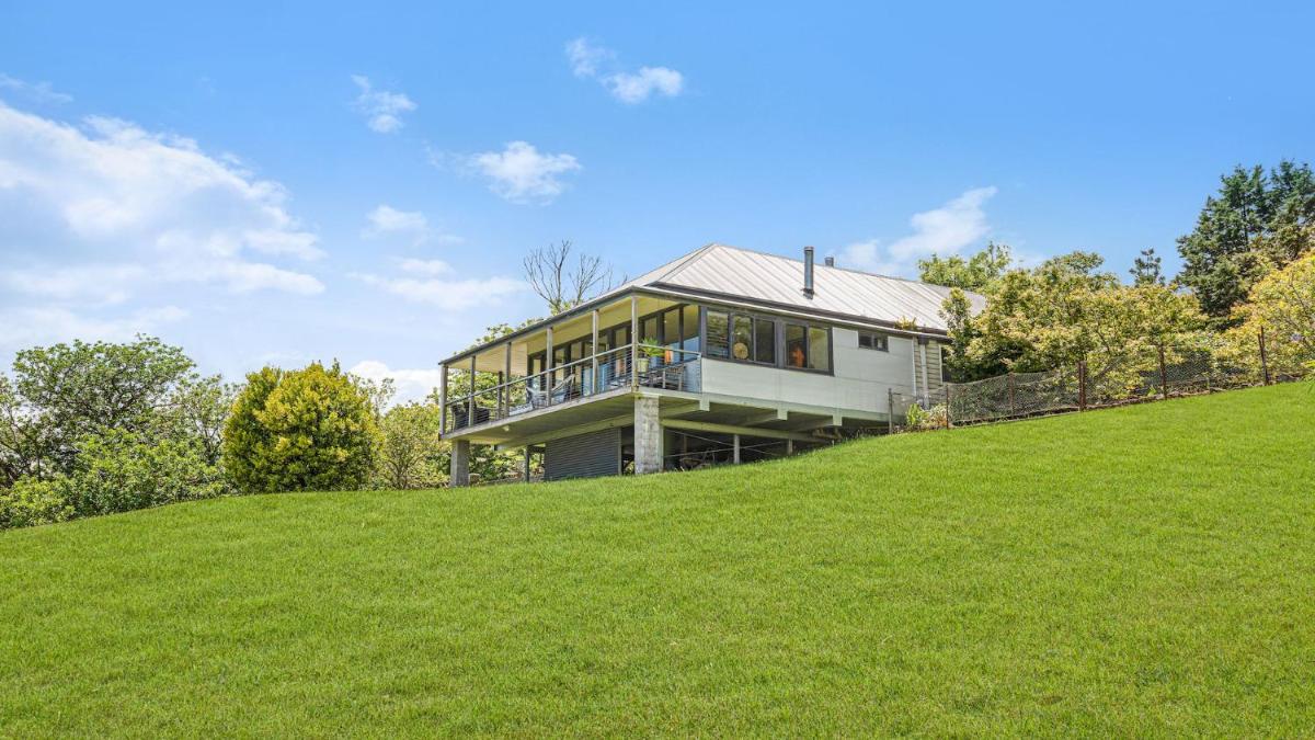 Berry Mountain Hideaway , a tranquil and pet-friendly escape near Berry - Housity