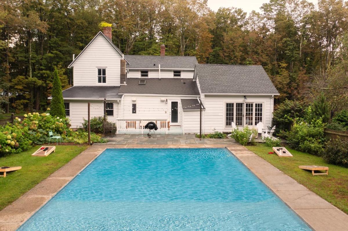 Clove by AvantStay Gorgeous Cottage w Pool Privacy Pool Table Close to Hunter Mountain - Housity
