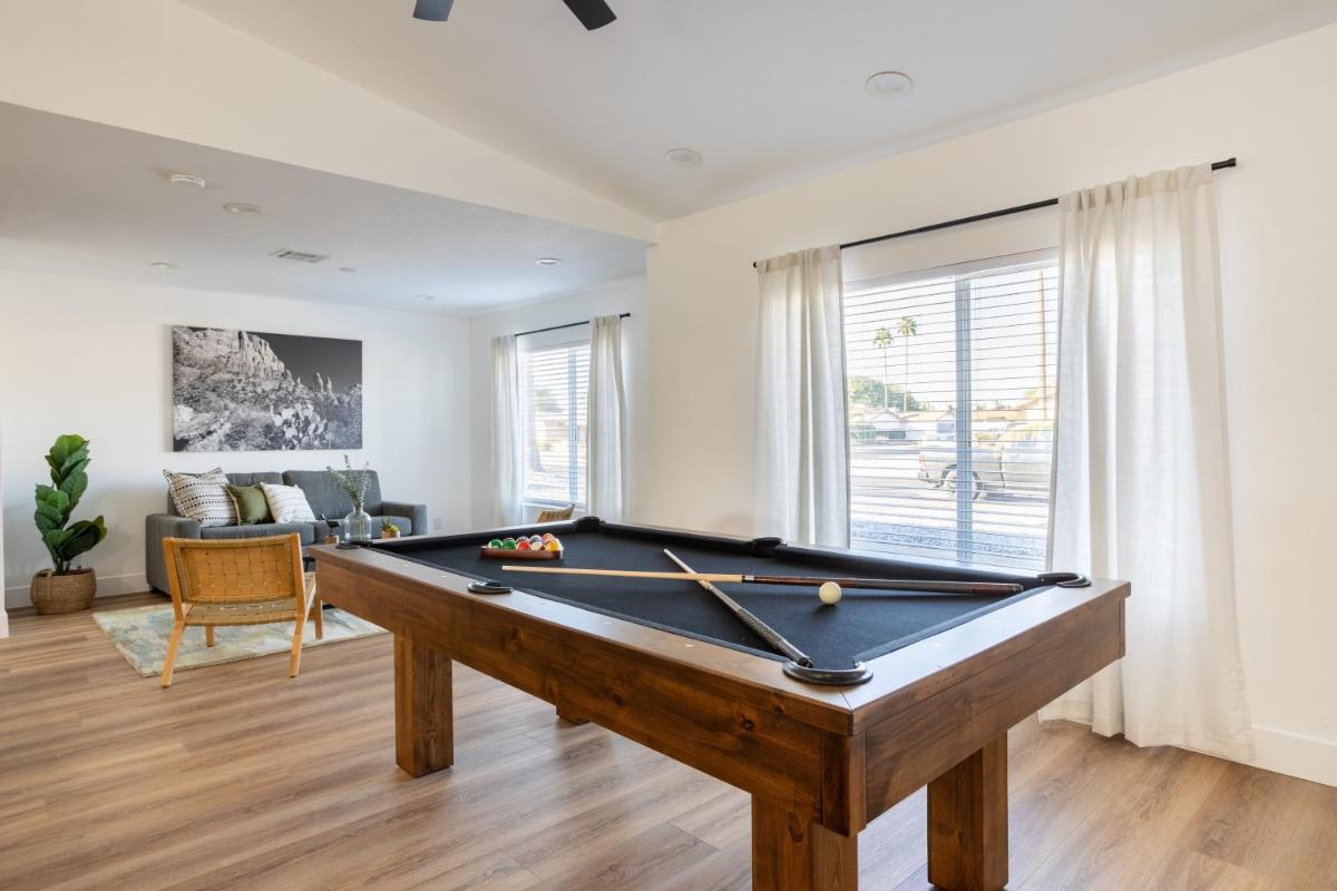 Grayhawk by AvantStay Modern Home w Pool Hot Tub Bocce Fire Pit Pool Table Putting Green - Housity