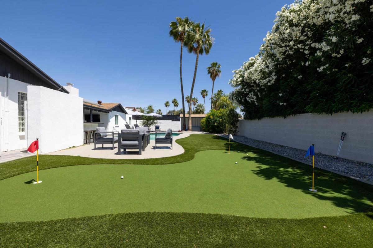 Grayhawk by AvantStay Modern Home w Pool Hot Tub Bocce Fire Pit Pool Table Putting Green - Housity
