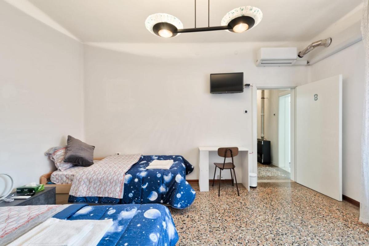 City Living Guest House Venice Room - Housity