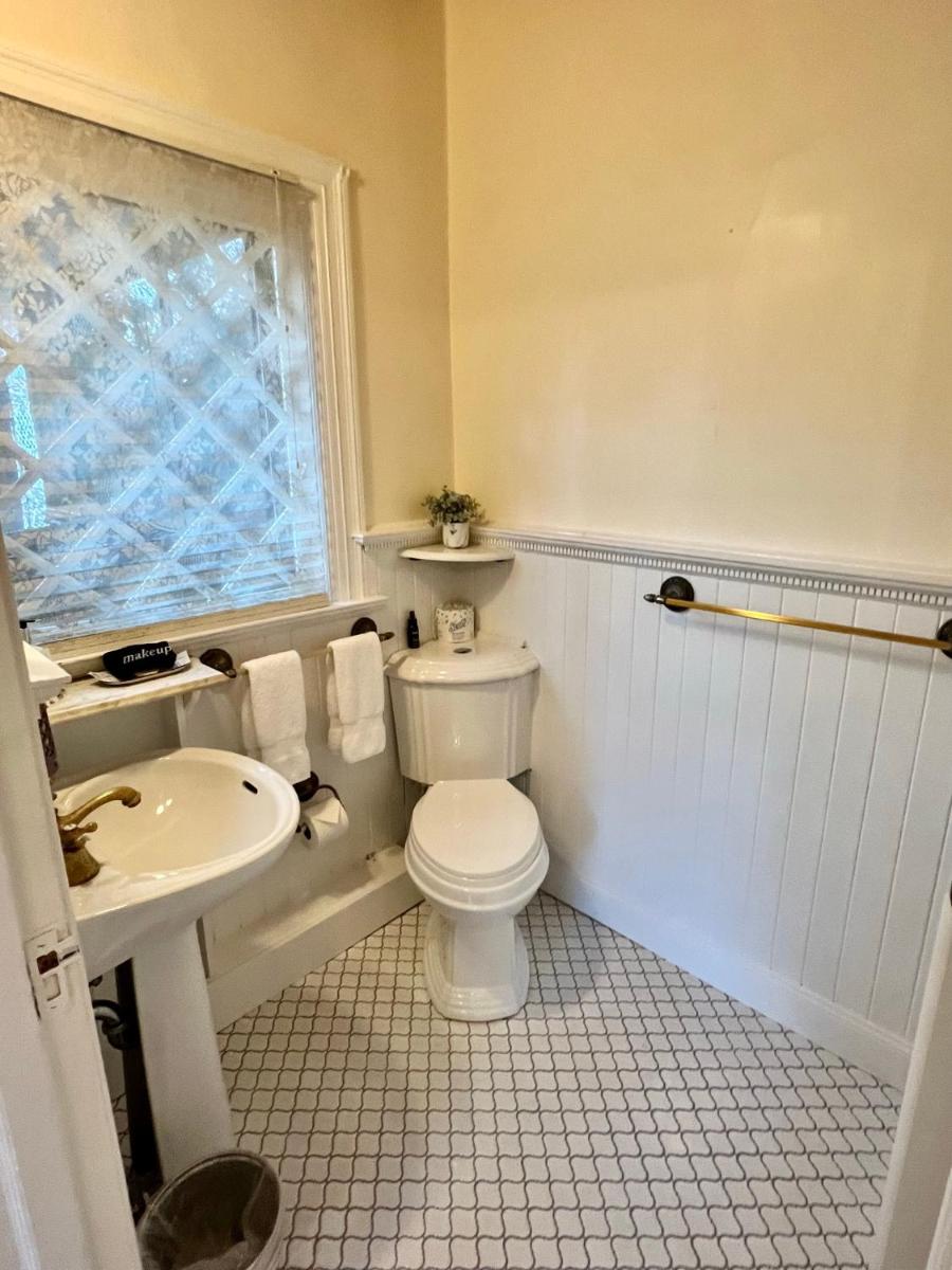 Manor House Inn - Housity