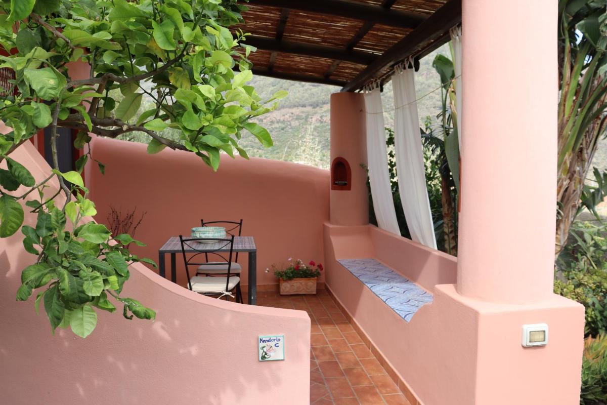 Case Il Mandorlo - immersi nella natura e terrazzi vista mare - Housity