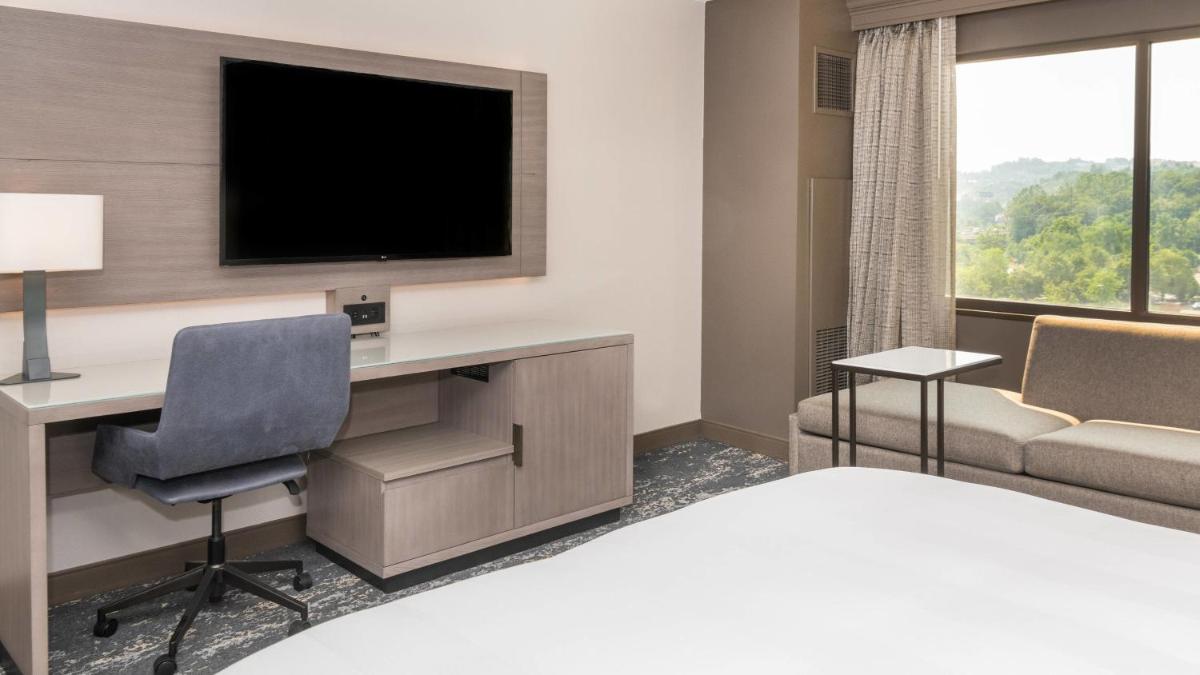Pittsburgh Airport Marriott - Housity