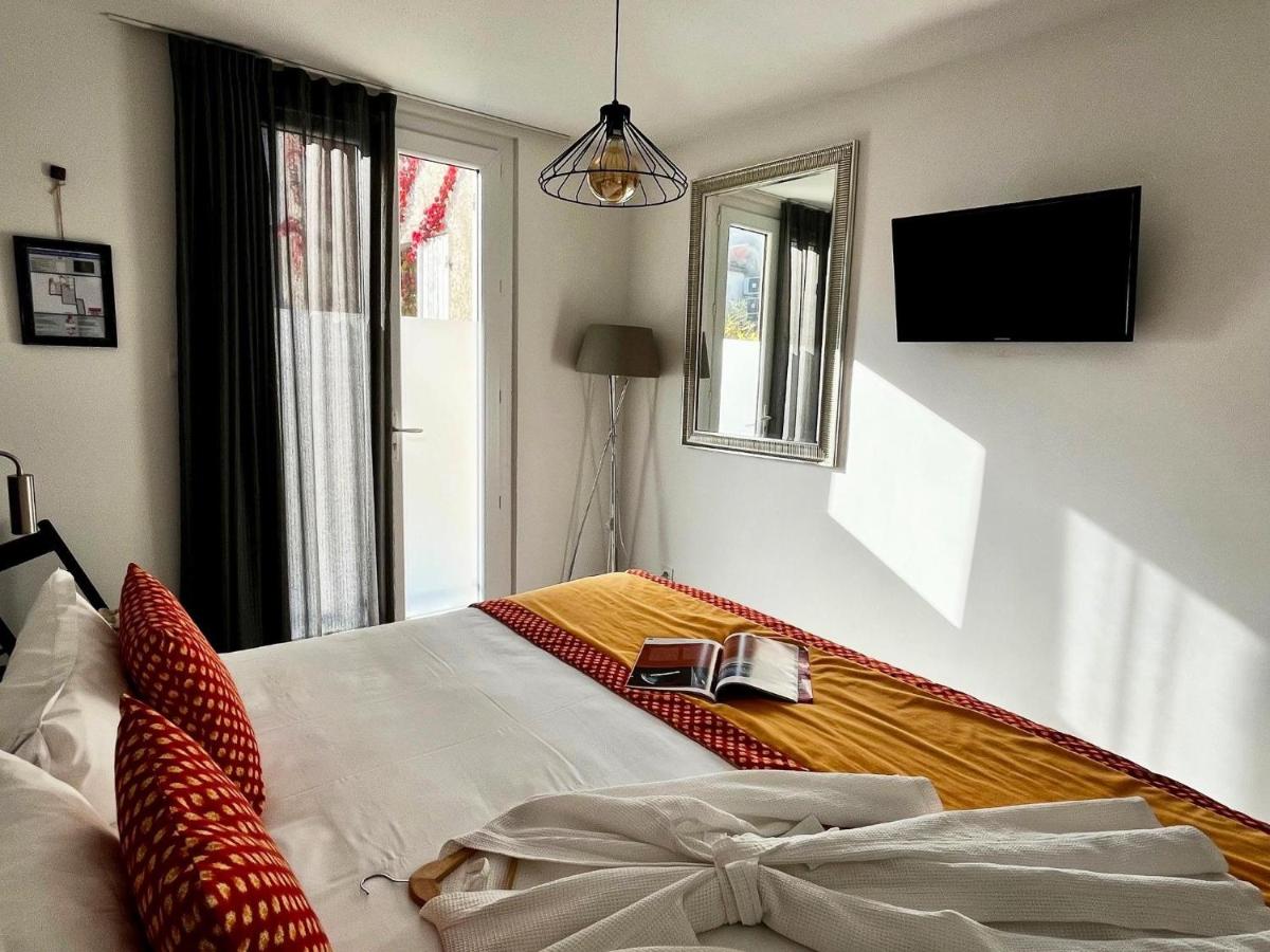 Un ou plusieurs lits dans un hébergement de l'établissement Hôtel Saint Louis