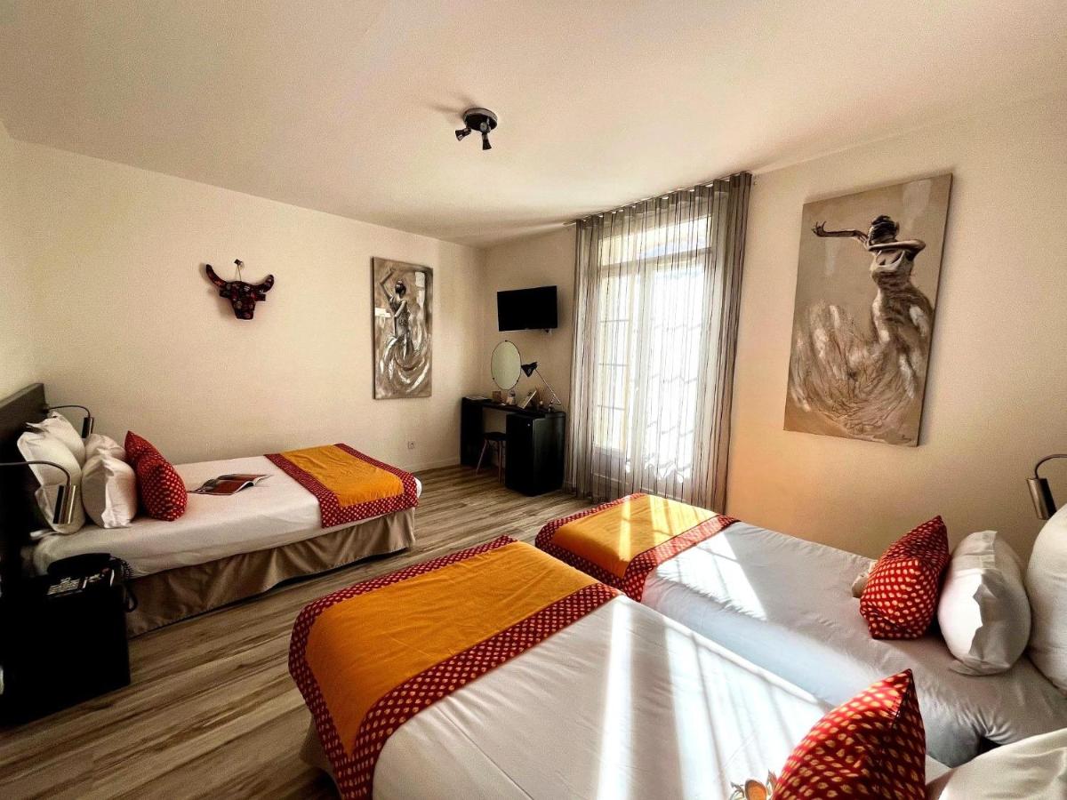 Un ou plusieurs lits dans un hébergement de l'établissement Hôtel Saint Louis