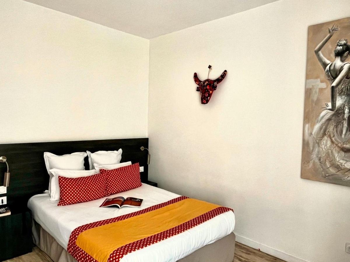 Un ou plusieurs lits dans un hébergement de l'établissement Hôtel Saint Louis