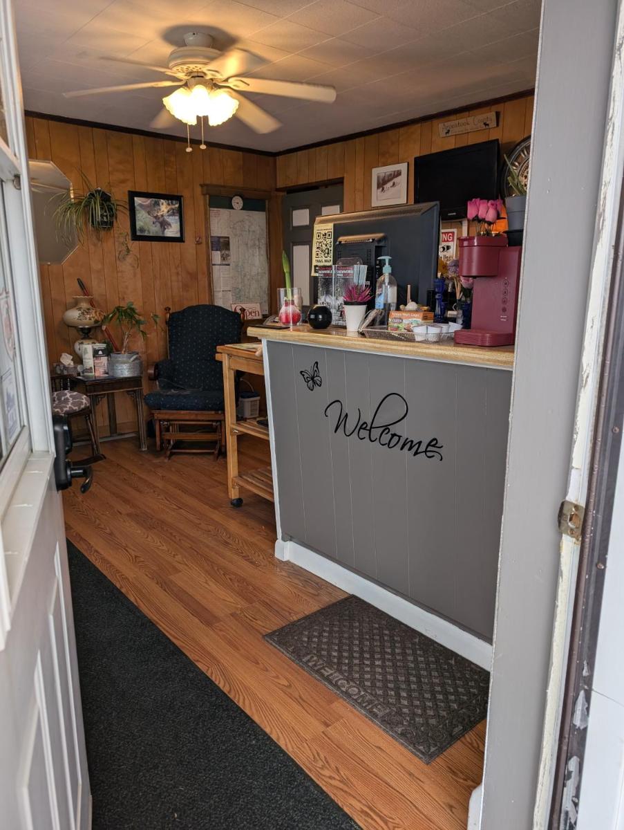 Russell's Motel - Housity