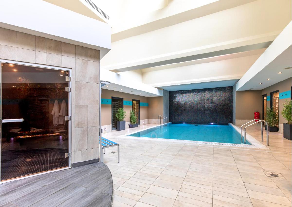 Piscine de l'établissement Hotel Spa Le Pasino ou située à proximité