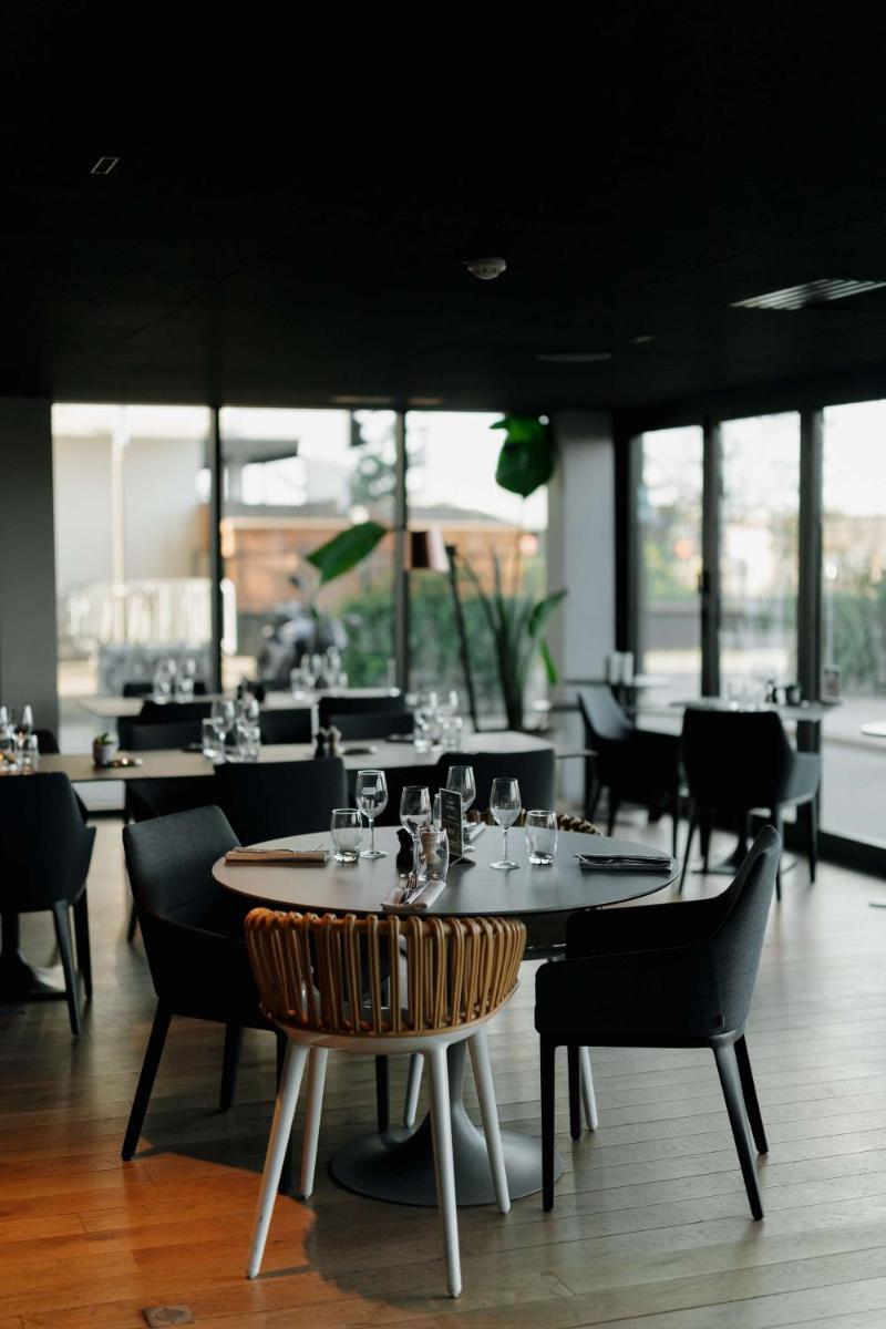 Restaurant ou autre lieu de restauration dans l'établissement Radisson Blu Hotel Bordeaux