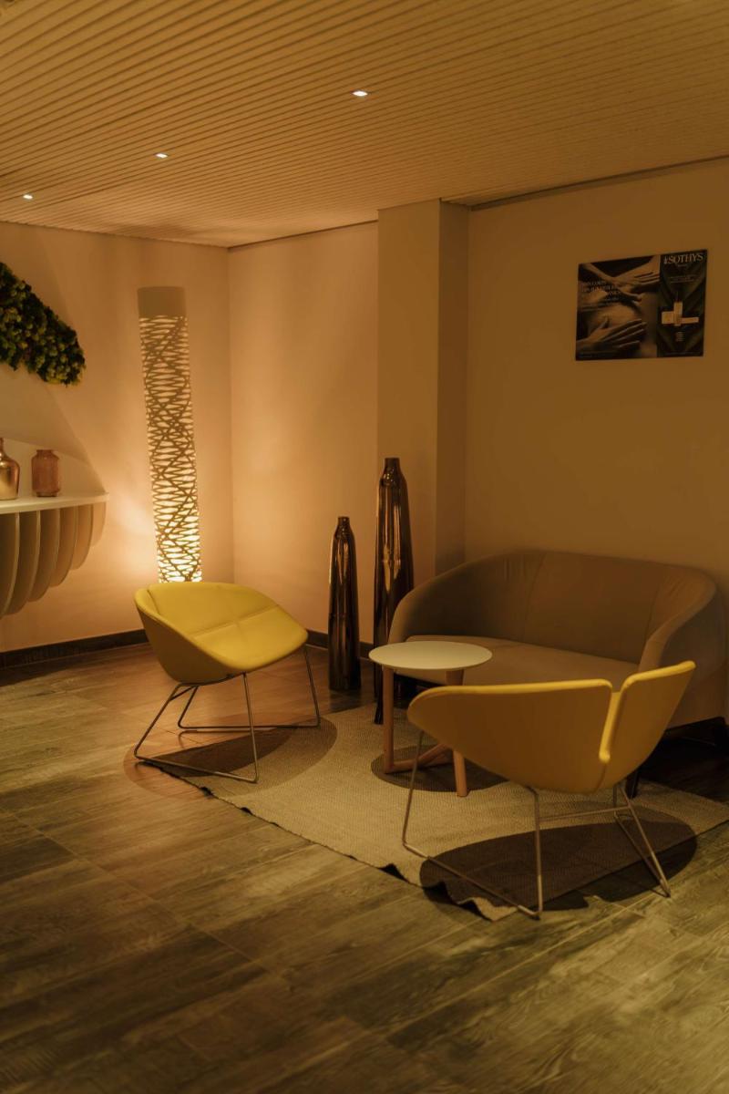 Coin salon dans l'établissement Radisson Blu Hotel Bordeaux