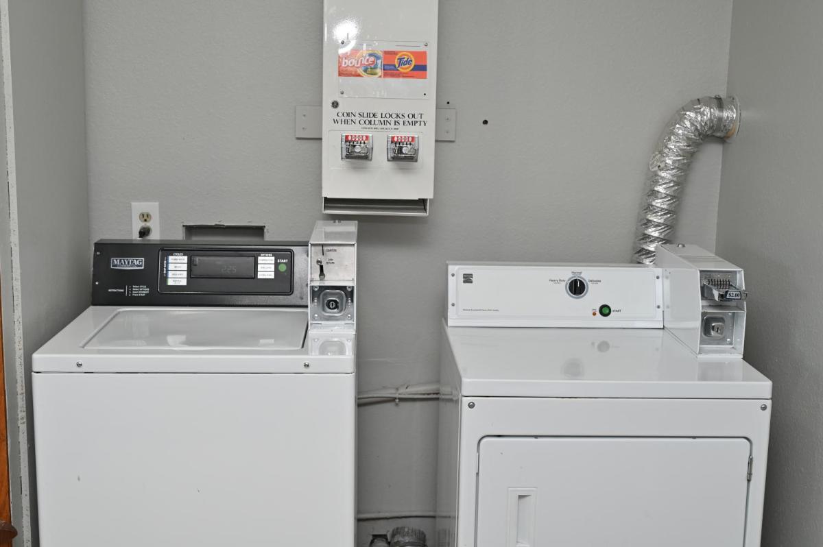 Super 8 by Wyndham Higginsville - Housity