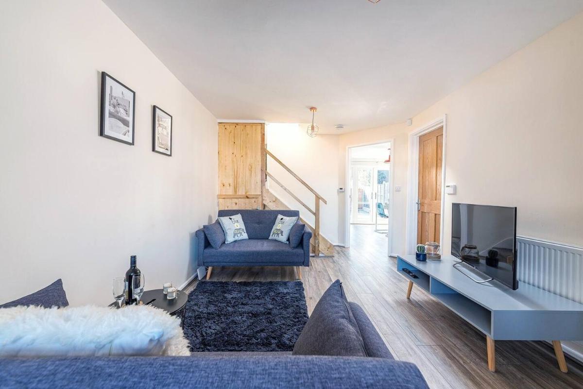 Dudley-hospital-3bed-parking-long Stay-contractor - Housity