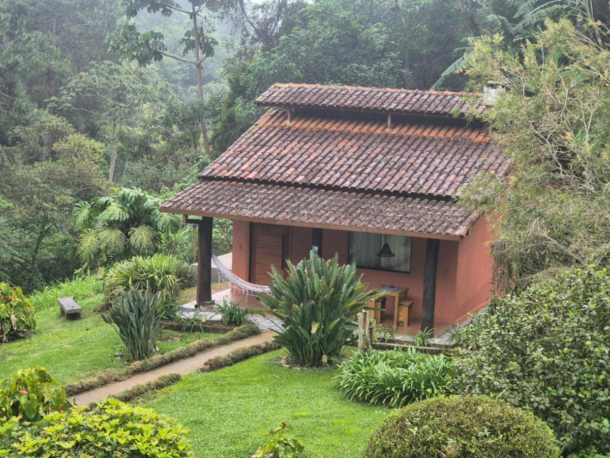 Chalé das Montanhas - Cachoeira particular dentro da hospedagem - Housity