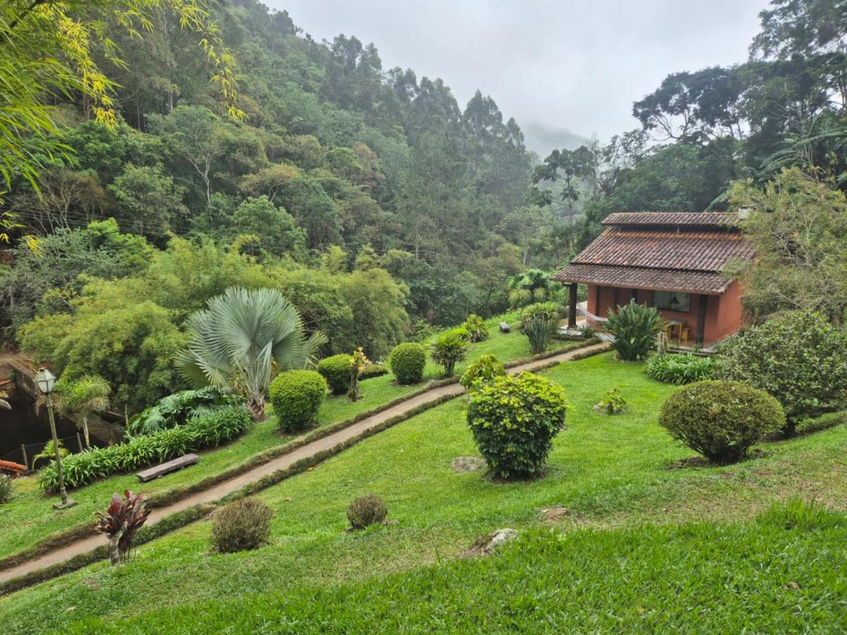 Chalé das Montanhas - Cachoeira particular dentro da hospedagem - Housity
