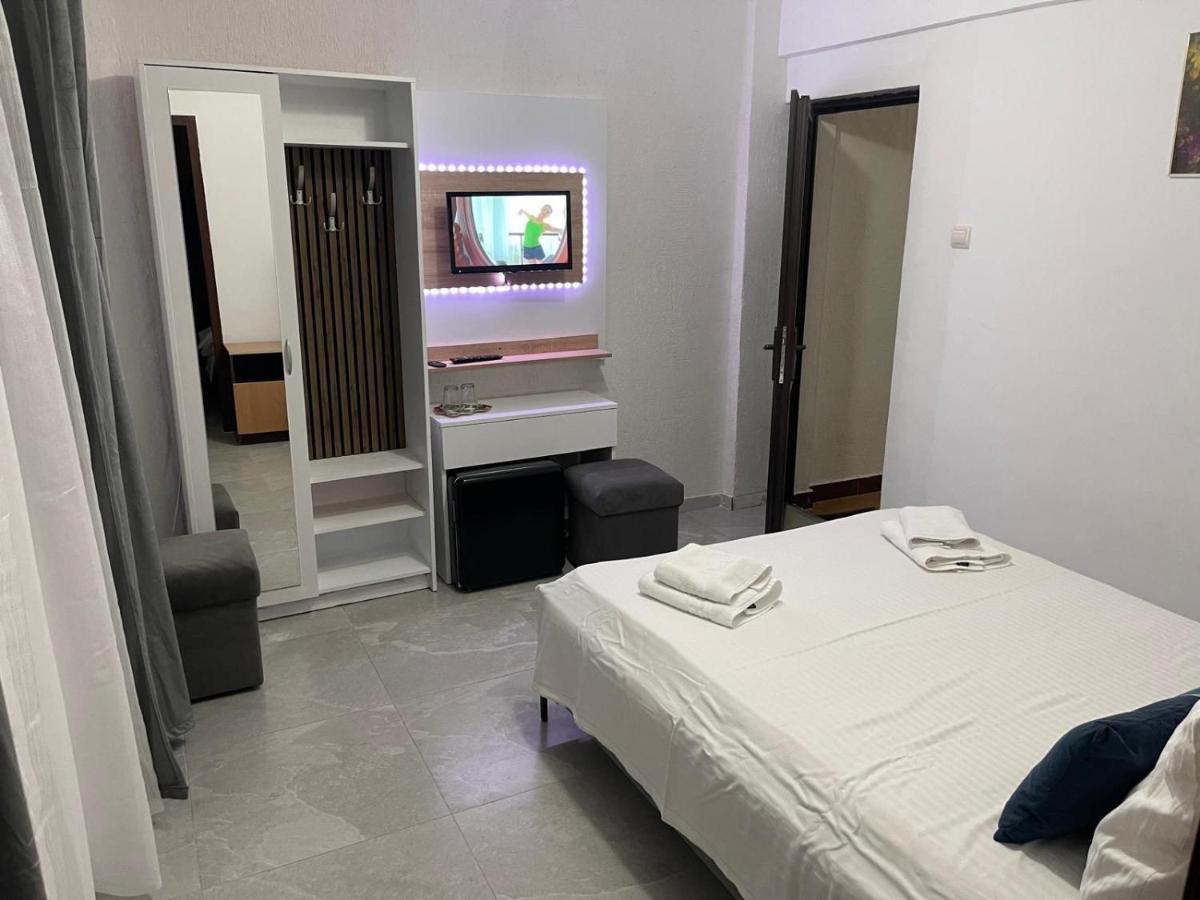 Pensiunea White House - Housity