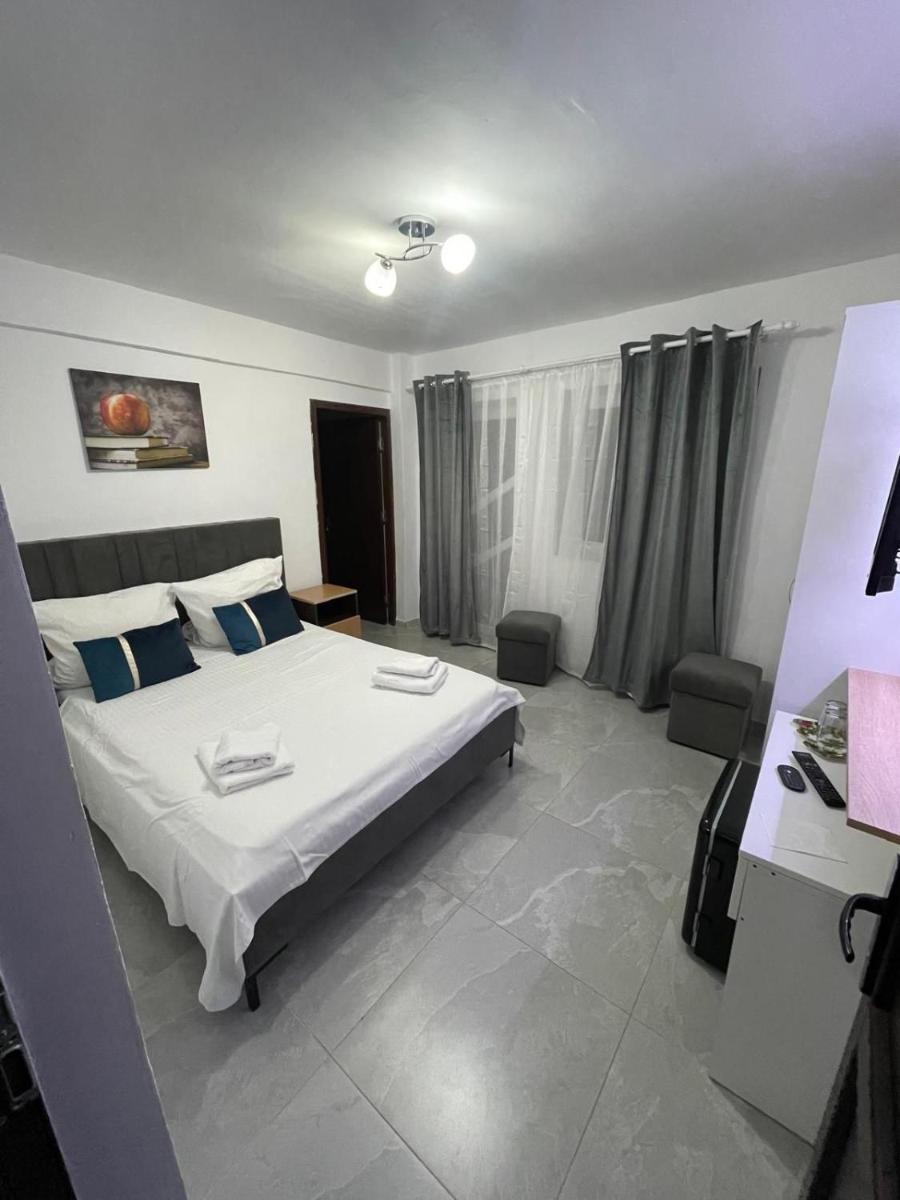 Pensiunea White House - Housity