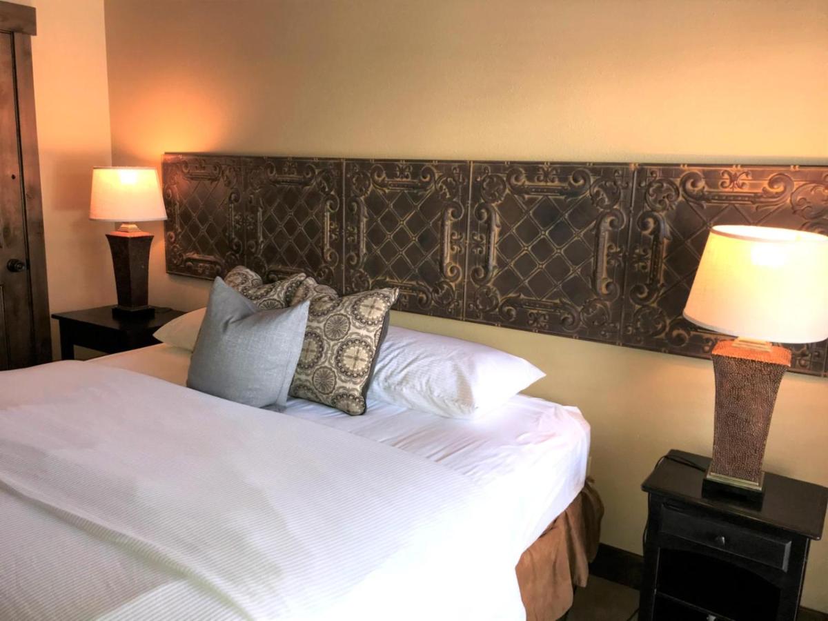 KBM Resorts - Spacious 1 Bdrm 2Bath wood fireplace full kitchen wifi walk to slopes - Housity