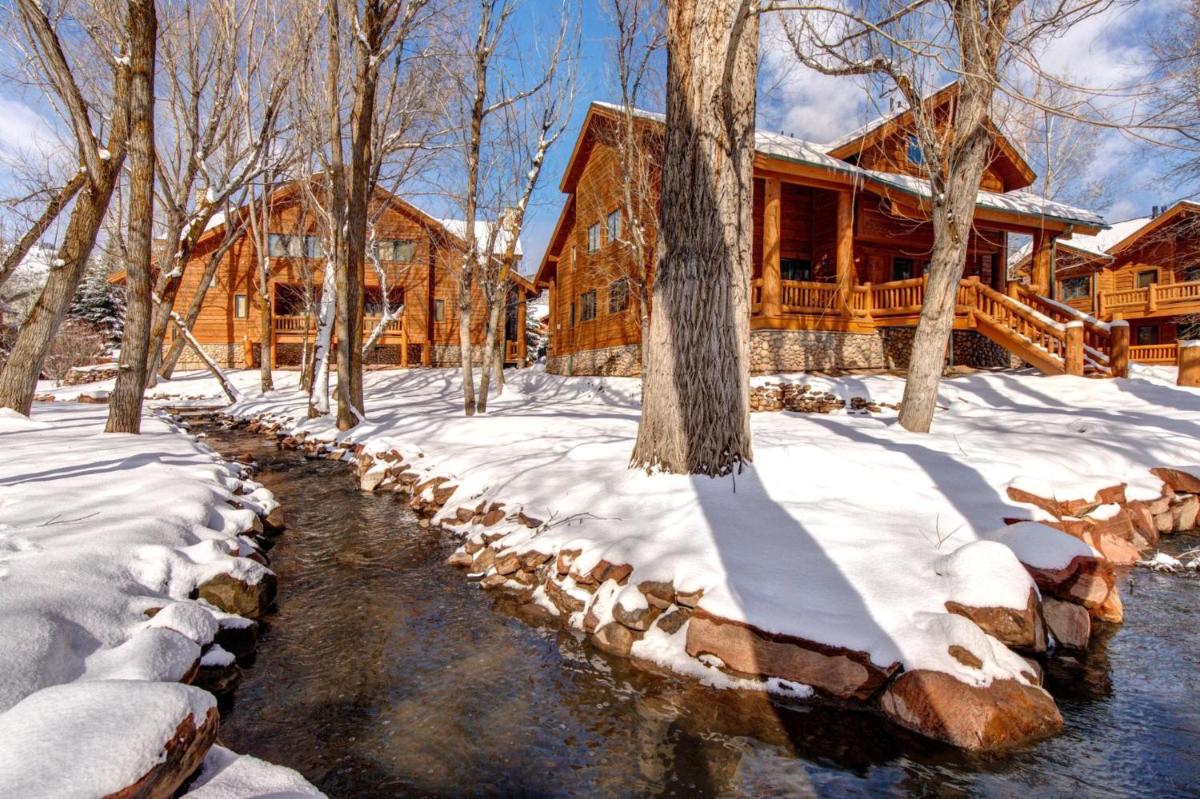 KBM Resorts: Mountain Elegant 2Bdrm fireplace BBQ under Aspens and creek - Housity