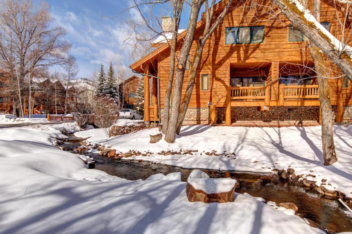 KBM Resorts: Mountain Elegant 2Bdrm fireplace BBQ under Aspens and creek - Housity