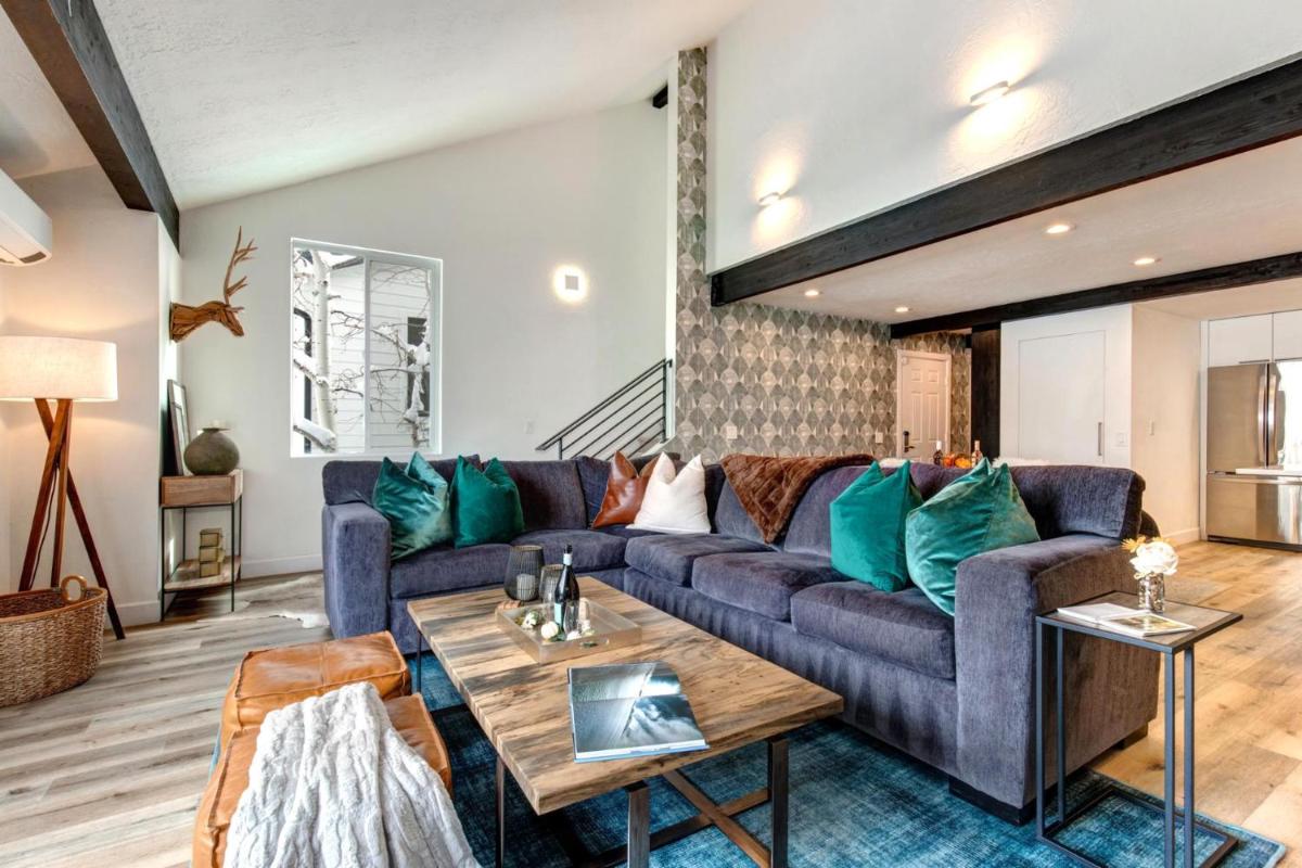 KBM Resorts: Between Deer Valley and Main Street Awesome Views Hot Tub - Housity