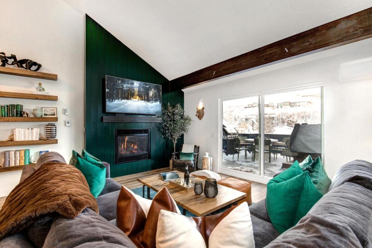 KBM Resorts: Between Deer Valley and Main Street Awesome Views Hot Tub - Housity
