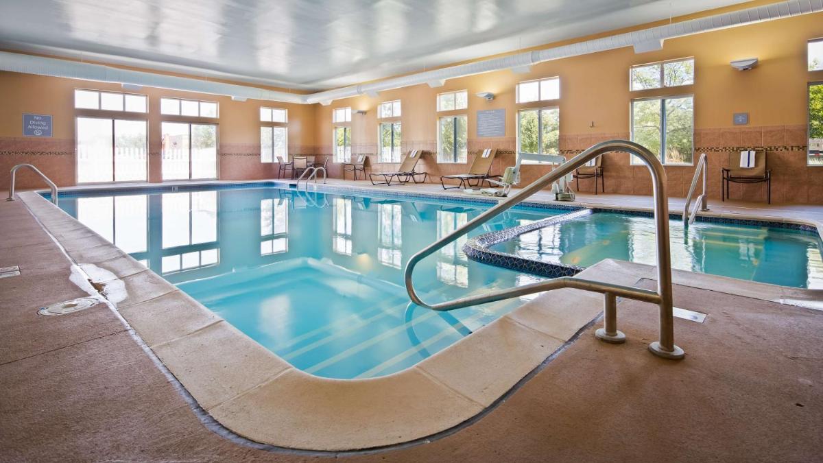 Best Western Plus Coldwater Hotel - Housity