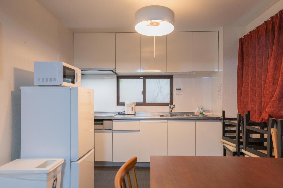 住吉メリー4階建戸建て 最大16人まで! 住吉大社徒歩圏内 梅田奈良関空まで直行 - Hizvo
