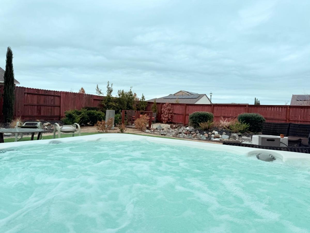 #stayRioVista Luxury-Entire House-near river -Hot Tub - Housity