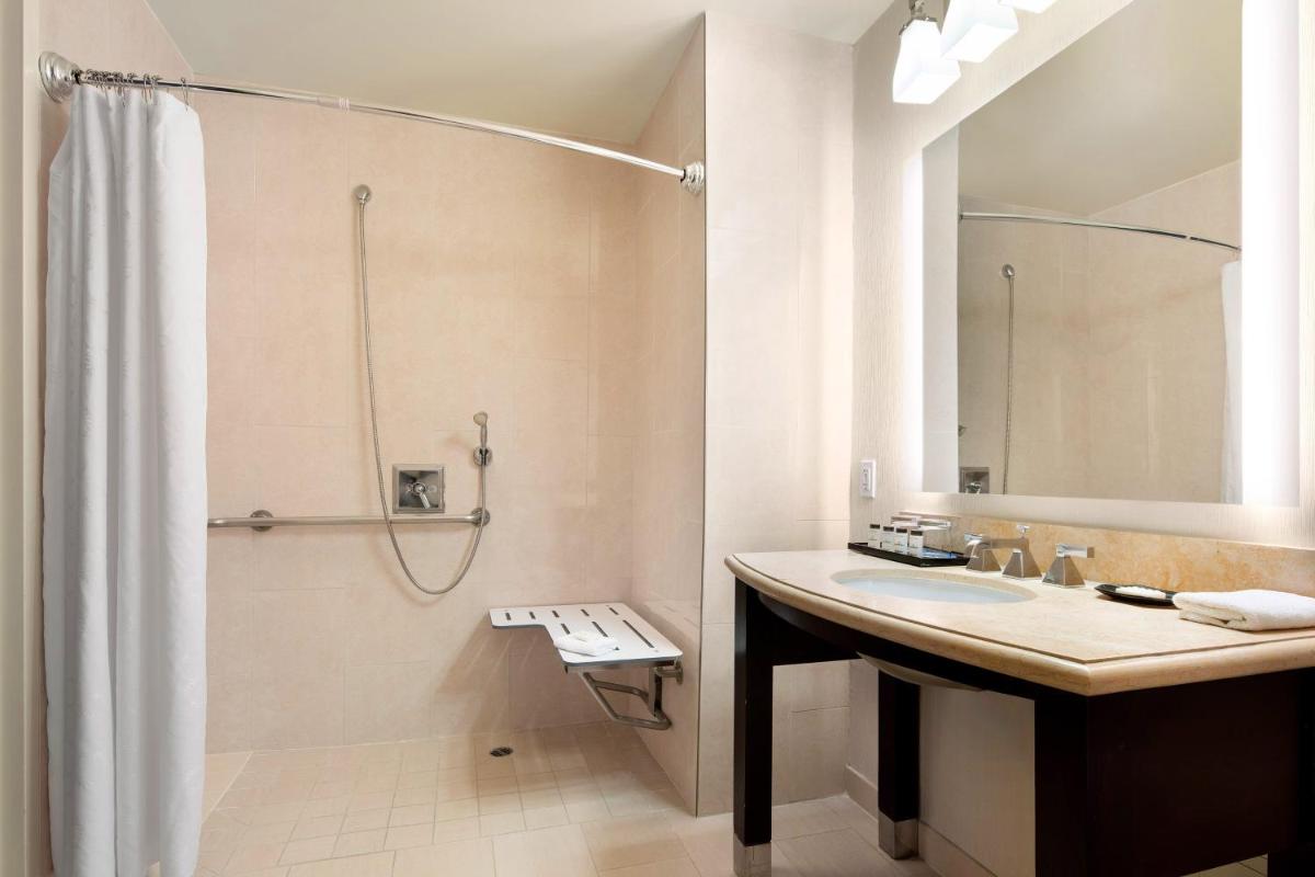 Sheraton Garden Grove-Anaheim South - Housity