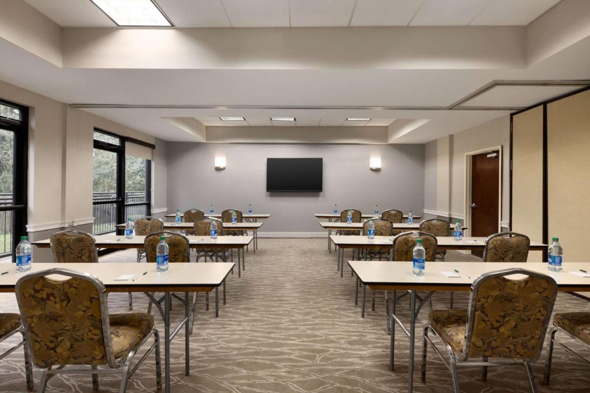 La Quinta by Wyndham Newark - Elkton - Housity