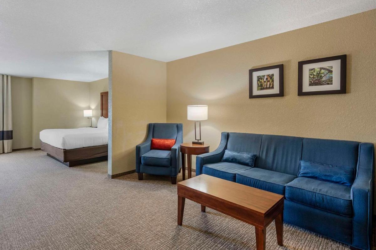 Comfort Inn & Suites - Housity