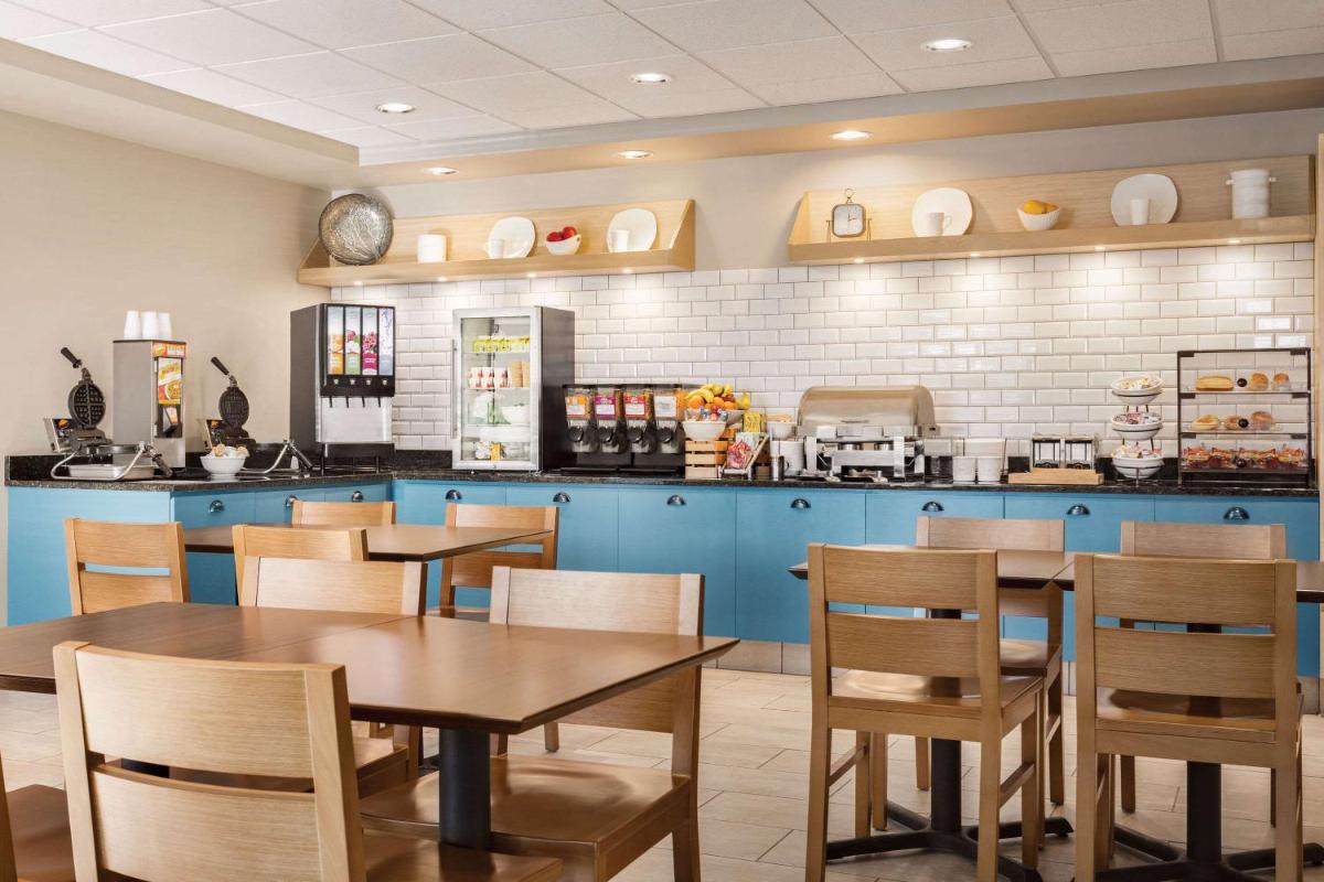 Country Inn &amp; Suites by Radisson, St Cloud East, MN - Housity