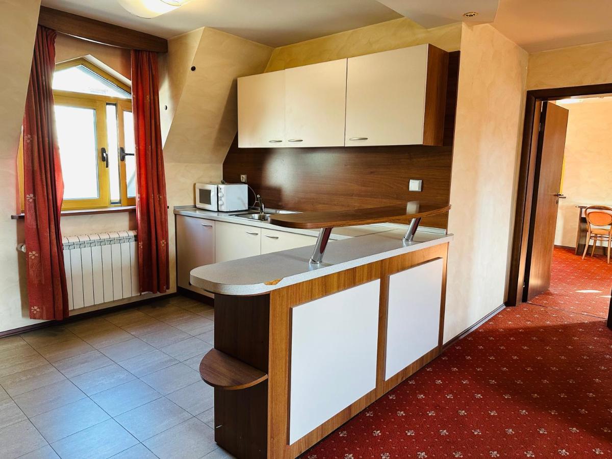 Hotel Rai - Housity
