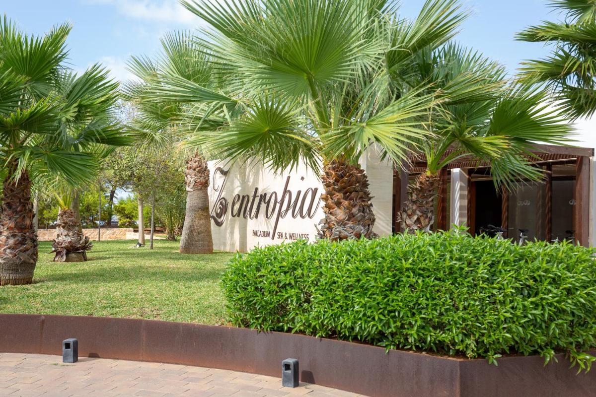 Jardín al aire libre en Grand Palladium Select Palace Ibiza - All Inclusive