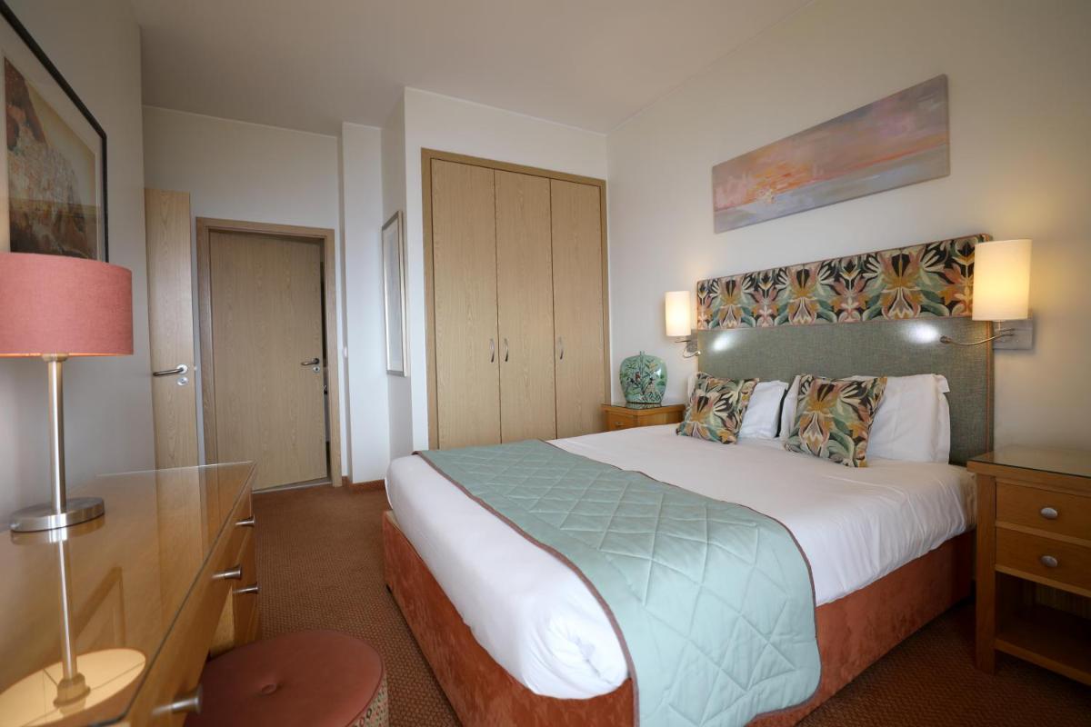 Uma cama ou camas num quarto em Village Cabo Girao