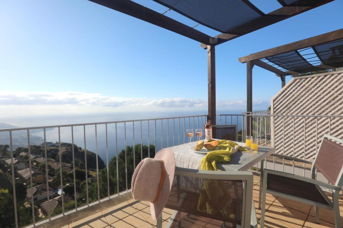 Uma varanda ou terraço em Village Cabo Girao