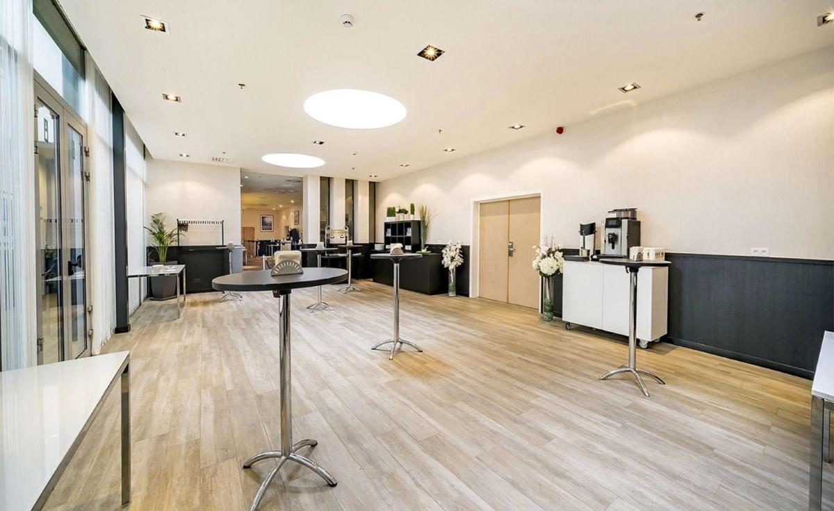 Park Inn by Radisson Liege Airport - Housity