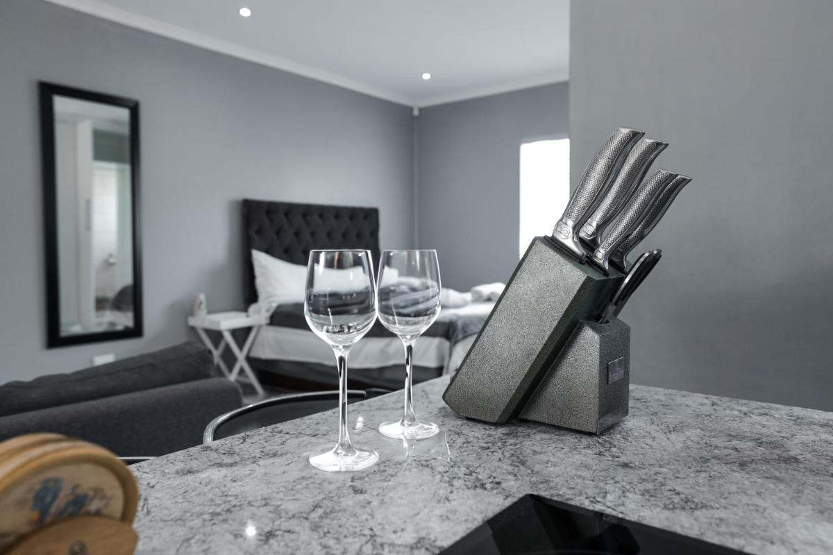 Milo's Sky Grey Guest House - No Load shedding - Housity