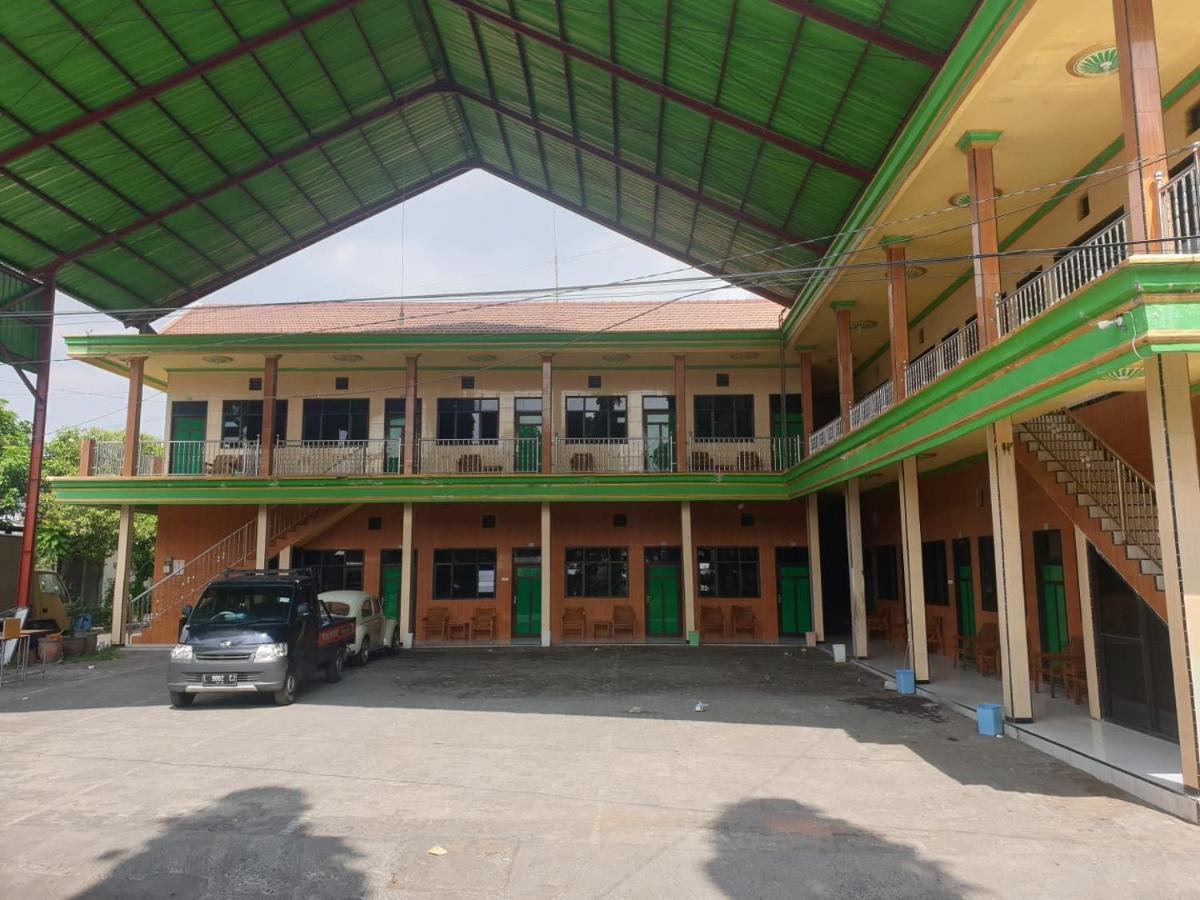 Hotel O Houstel Darma Syariah - Housity