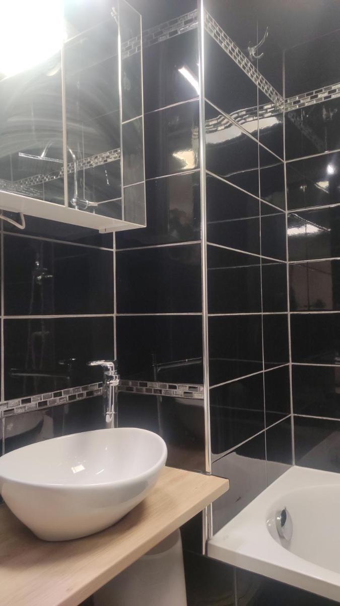 36 Dajot Boutique Apartment - 70 - Housity
